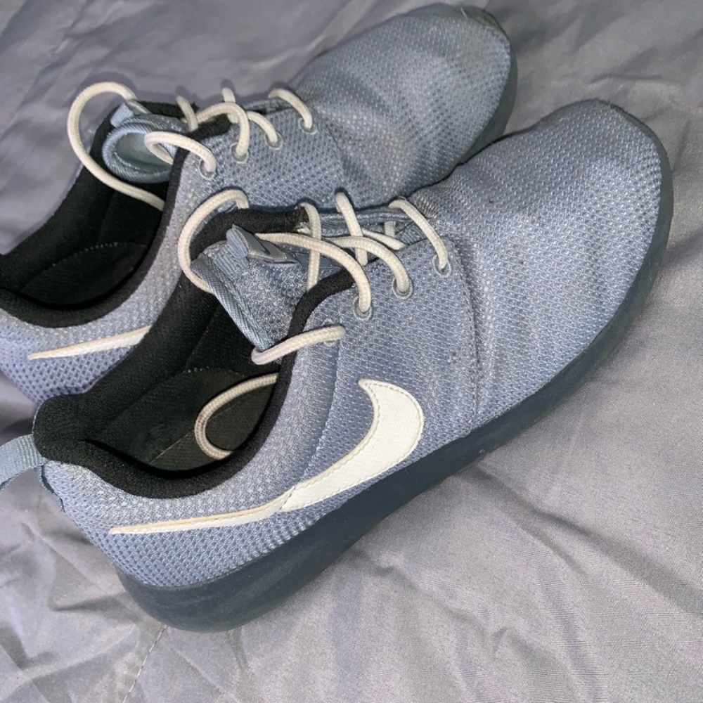 NIKE ROSHE